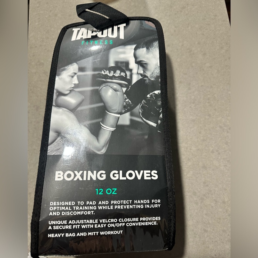 Boxing 🥊 gloves - Picture 3 of 6